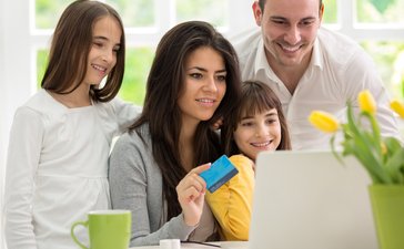 V září se uživatelé nejvíce zajímali o automobily a bydlení